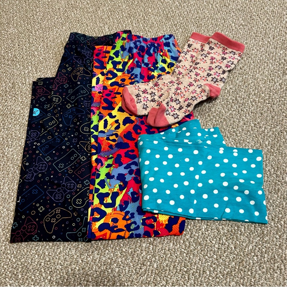 Kid’s BUNDLE - 2 pairs of Sweetlegs + 1 pair of socks + 1 infinity light scarf
